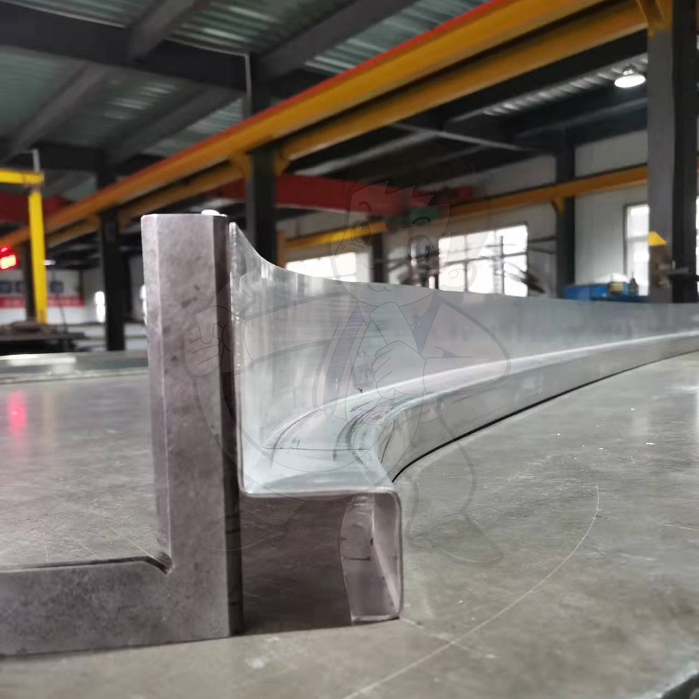 Dachbalken eines Hochgeschwindigkeitswaggons (Edelstahl)