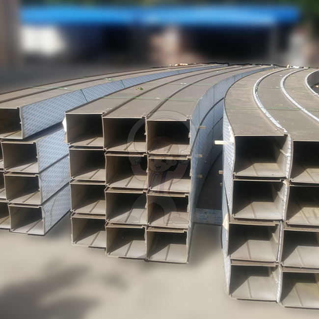 Biegebearbeitung von dekorativem Material aus Aluminiumlegierung